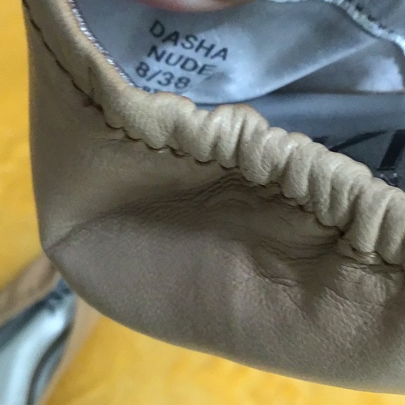 EUC DKNY “ Dasha “ Tortoise Bow Logo Flat Shoes Nude/Black - Picture 13 of 13